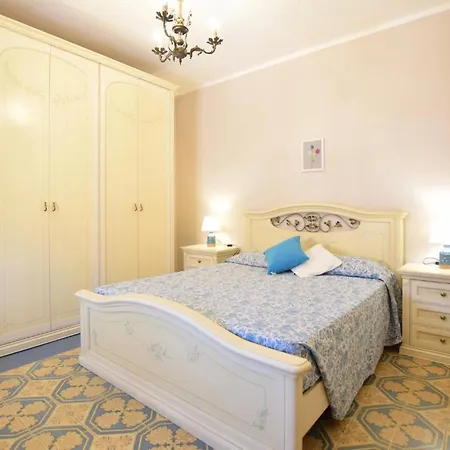 Amazing In With Kitchen Holiday home
